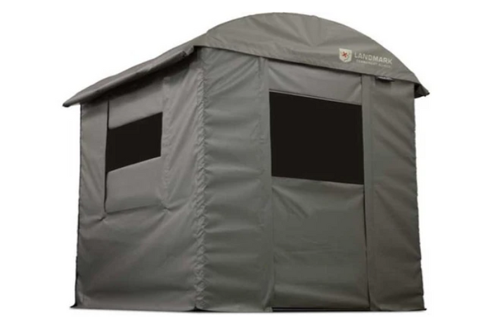 Camouflage pop-up hunting blind for portable concealment in outdoor environments