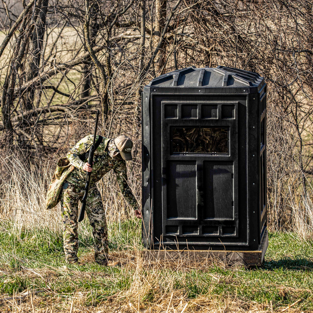 Booner Hunting Blind with 4-Panel Gunner design featuring tinted windows, providing a durable, weather-resistant shelter with 360-degree visibility for rifle and bow hunters.