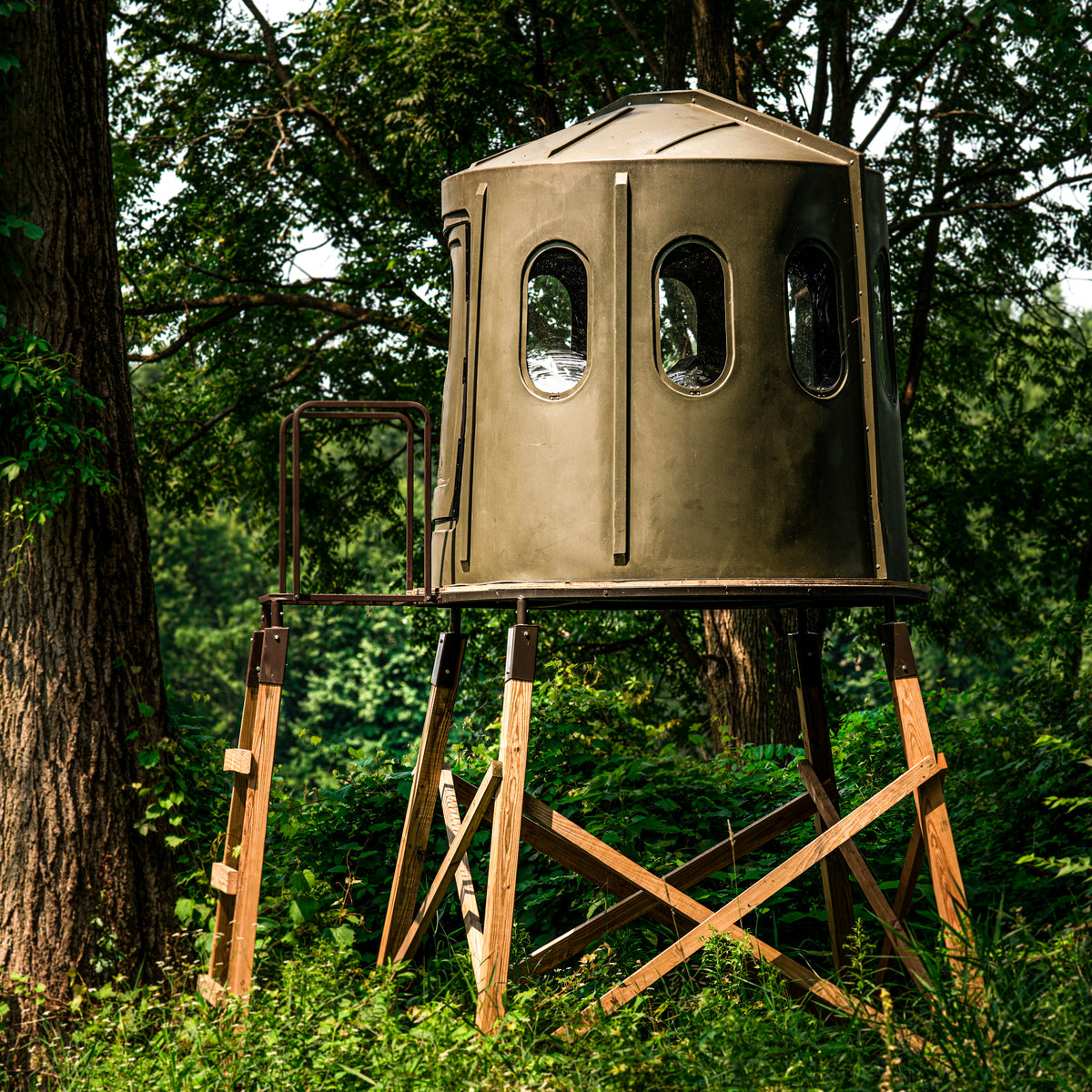 Maverick 6-Shooter Deer Hunting Blind in Brown with Tinted Windows