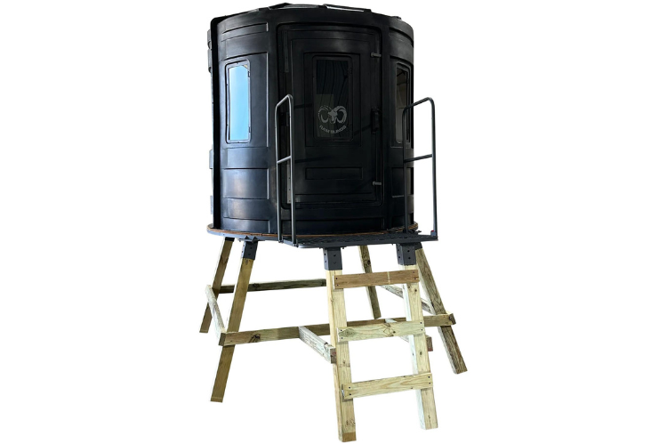 A deer hunting blind with a ladder, suitable for hunting, showcasing RAM 650 acrylic windows for both bow and gun enthusiasts.