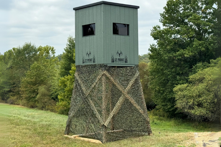 12 Point Outfitter Series 5x5 hunting blind for ground or elevated use