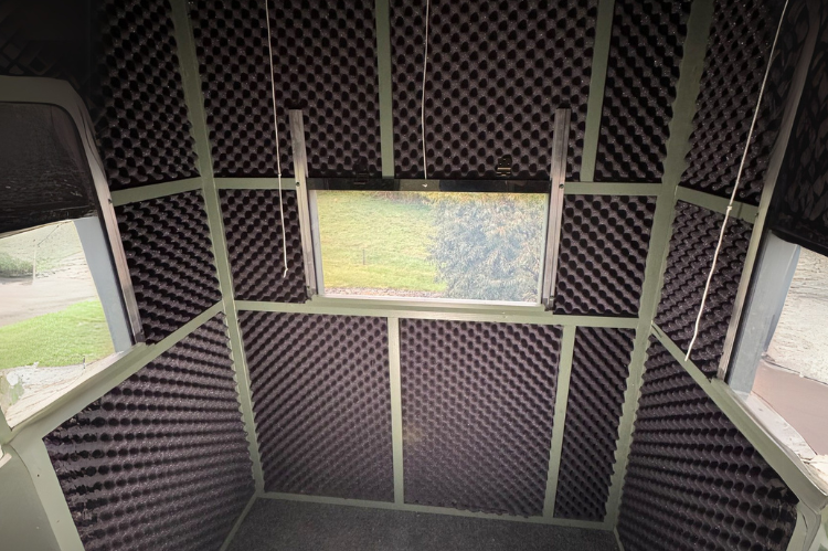 12 Point Outfitter Series 5x5 hunting blind for ground or elevated use (Interior)