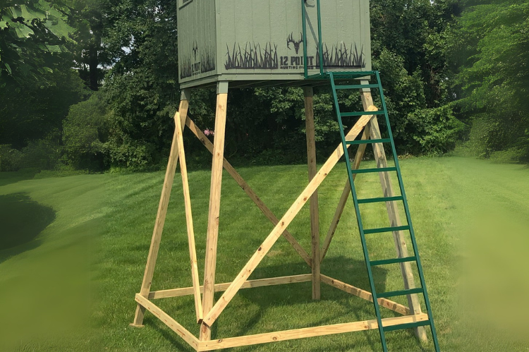 12 Point Hunting Blinds wooden stand for optimal hunting heights