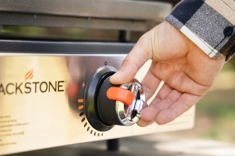 Blackstone 17" Tabletop Griddle 2142, portable Blackstone tabletop griddle perfect for hunting trips and outdoor cooking, delivering even heat and easy cleanup