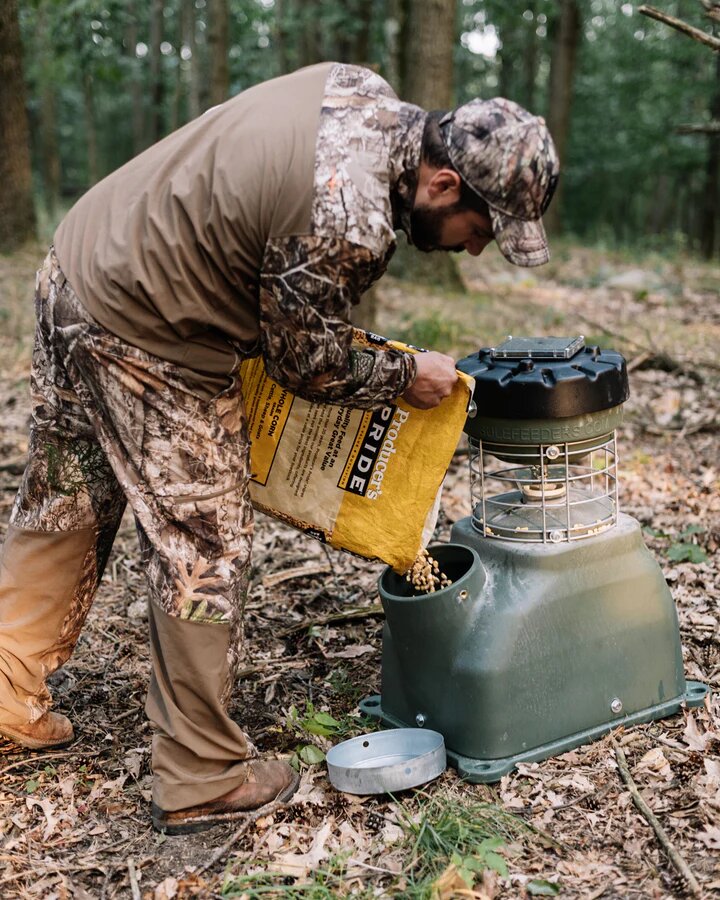 Rhino Blinds 100 lbs. Capsule Feeder CAP-100