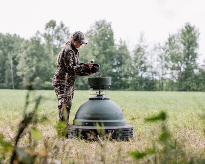 Rhino Blinds 250 lbs. Capsule Feeder CAP-250