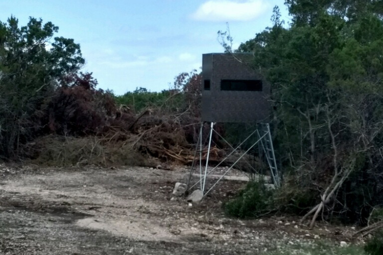 Aluminum and Insulated Deer Blinds 4' X 6' Elevated with 8' Base and Detachable Ladder Big Dogg