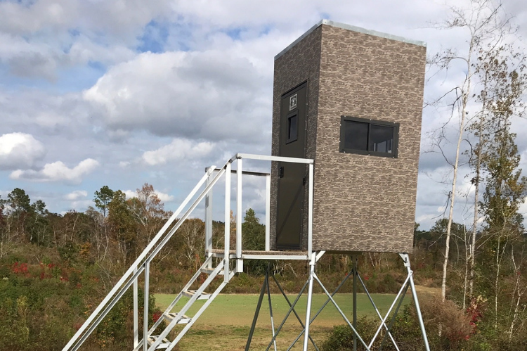 Aluminum and Insulated Deer Blinds 4' X 6' Elevated with 5' Base, Stairs, Porch & Railings Big Dogg