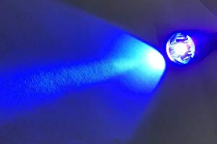 Whitetail Deer Blood Tracking Light Green/Red/Blue Cree LED Flashlight - HuntingblindsHQ