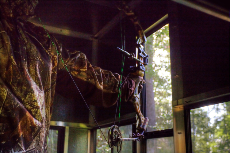 Big Dogg 4x6 elevated aluminum deer blind with insulation and 5-foot base, detachable ladder included.