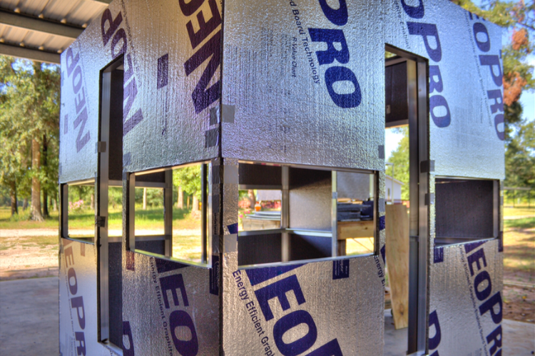 Aluminum and Insulated Deer Blinds 6' X 6' Elevated with 8' Base and Detachable Ladder Big Dogg