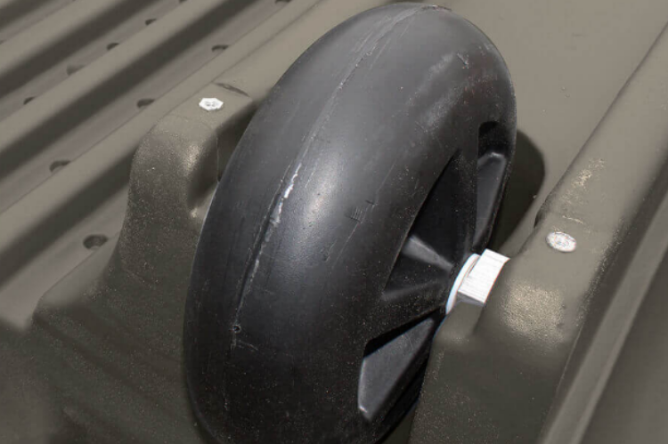 Southern Outdoor Bass Hunter Bass Baby Fishing Boat – Compact, stable, and durable fishing boat designed for easy maneuverability on the water.