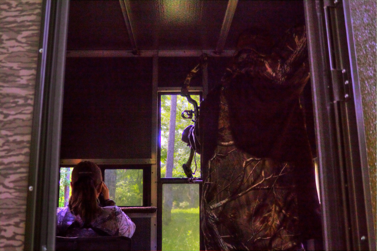 Aluminum and Insulated Deer Blinds 6' X 6' Elevated with 8' Base and Detachable Ladder Big Dogg