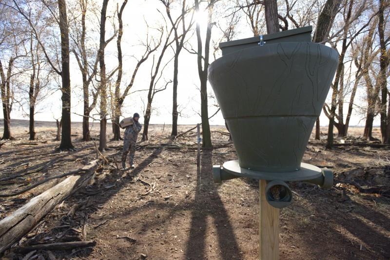 BanksOutdoorsTheFeedBank600GravityDeerFeederFB600G